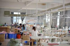 义乌市梦窈工艺品箱包工厂 主营：背包.单肩包.化妆包.手提包