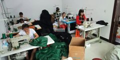 本厂现在员工14人，专业生产购物袋，衣服