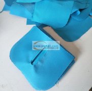 专业承接箱包拉链窗胶水加工，手工折拉链窗加工