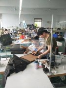 承接服装加工，有机器30余台，工人30多