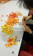 承接手工加工：胶枪、包装、组装、穿珠、挂