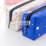 本厂承接箱包外发加工，本厂有十五六个车位
