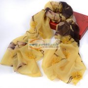 本人承接各种服装，围巾加工，钉珠加工。质