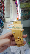 本厂承接各种服饰钉珍珠加工；头饰；围巾；