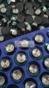 需要每色50万颗，寻找做这款玻璃钻的厂家
