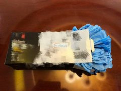 正规大工厂定做4800箱丁晴手套处理，三