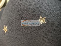 如图所示，找能烫金的围巾加工厂。围巾尺寸