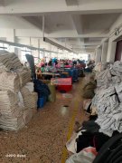 本厂专业承接各类服装、外贸单来料加工，雪
