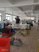 本厂专业承接各类服装、外贸单来料加工，雪