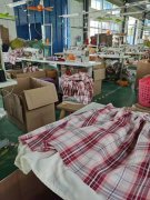 本厂承接各类服装生产加工，各种布艺饰品加工，来料加工均可，人