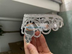 我有一票皇冠点钻，亚克力材质&nbsp;