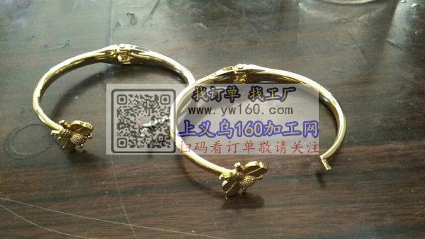 承接合金手镯,怪手夹,打孔上弹簧。<br 承接合金手镯,怪手夹,打孔上弹簧。<br