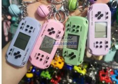 如图，寻找广东澄海生产这种小游戏机钥匙扣