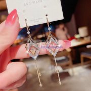 诚寻做图片里这些款式耳环的厂家，采购现货