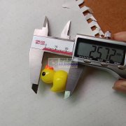 需要求购这个小黄鸭，找下有这个树脂小黄鸭