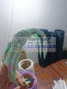 义乌市依凡饰品厂专业生产，各种布艺头箍发