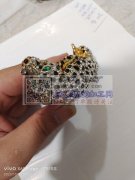 如图机器滴油外发，找机器专业滴油手镯的加