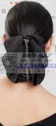 云朵抓夹马尾夹等，扎蝴蝶结。等布艺发饰。找加工厂
