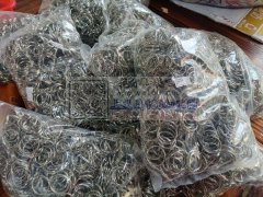 需要采购图片上的钥匙扣，量大，有一样的厂