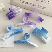 我们承接饰品发夹喷漆加工，因市场竞争激烈