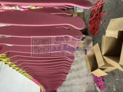 承接各种各样的皮具加工，复合，下料，油边