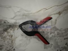 承接各种手工包装，组装，塑料假花制作！